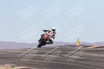 media/Dec-01-2025-Moto Forza (Mon) [[2daa91e15f]]/2-Intermediate Group/Session 2 (Turns 9 and 10)/